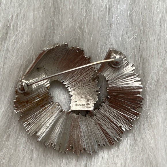 Vintage Trifari brooch - Picture 4 of 5